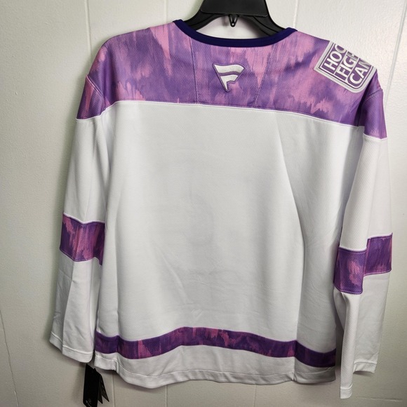 Calgary Flames Hockey Fights Cancer  2024‎ Jersey Mens Medium NHL MSRP $129.99 - Picture 7 of 12